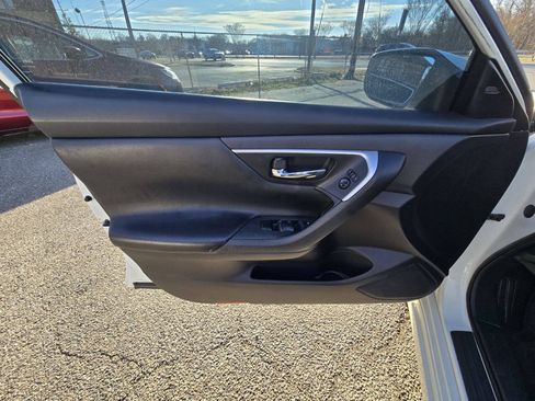 Used 2016 Nissan Altima 2.5 SV FWD image 21