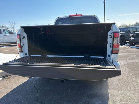 Used 2025 Nissan Frontier SV image 17