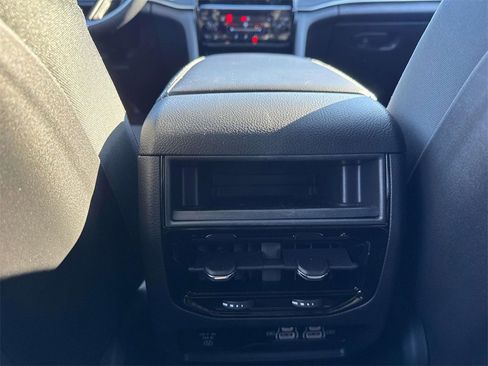 Used 2025 Jeep Grand Cherokee Laredo X w/ Luxury Tech Group I image 9