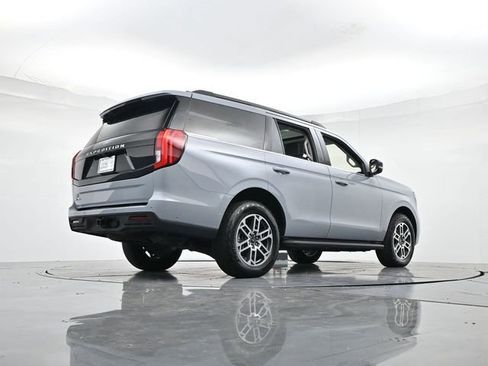 Used 2025 Ford Expedition Active image 31