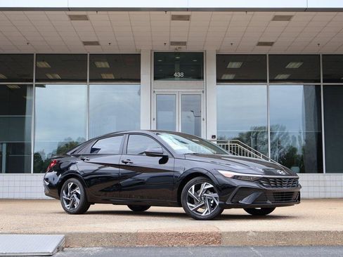 New 2025 Hyundai Elantra Sport image 2