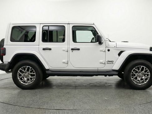 Used 2025 Jeep Wrangler Sahara image 11