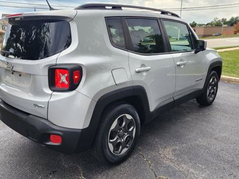 Used 2015 Jeep Renegade Latitude FWD image 5