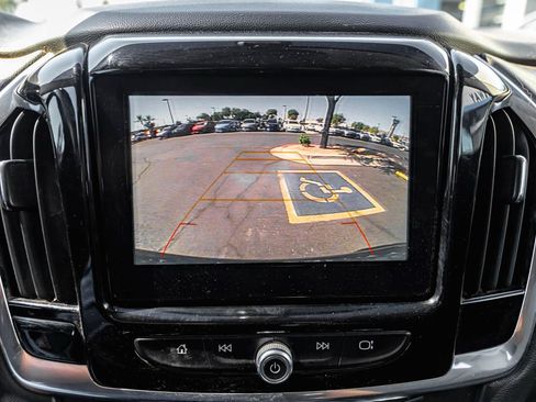 Used 2018 Chevrolet Traverse LT FWD image 15