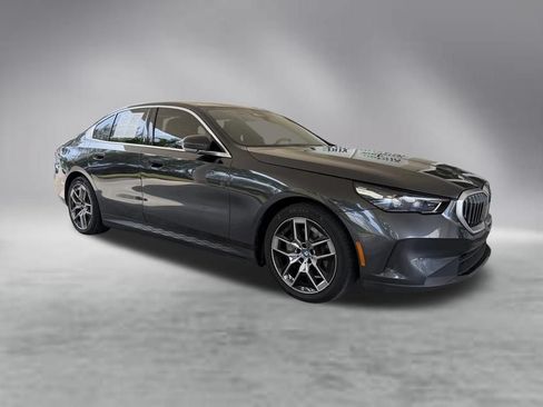 Used 2025 BMW i5 eDrive40i RWD image 2
