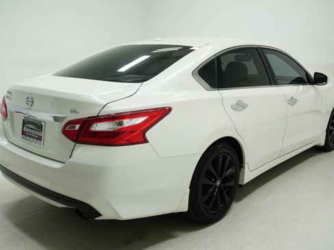 Used 2017 Nissan Altima 2.5 SL w/ Technology Package image 4