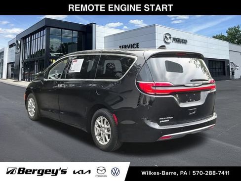 Used 2024 Chrysler Pacifica Touring-L FWD image 9