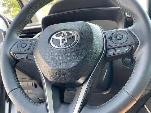 Used 2025 Toyota Corolla Cross LE FWD image 29