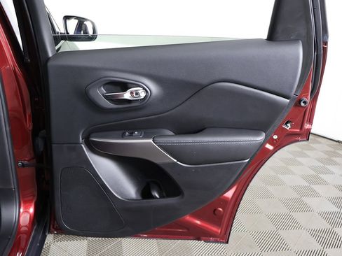 Used 2019 Jeep Cherokee Latitude Plus w/ Cold Weather Group image 22