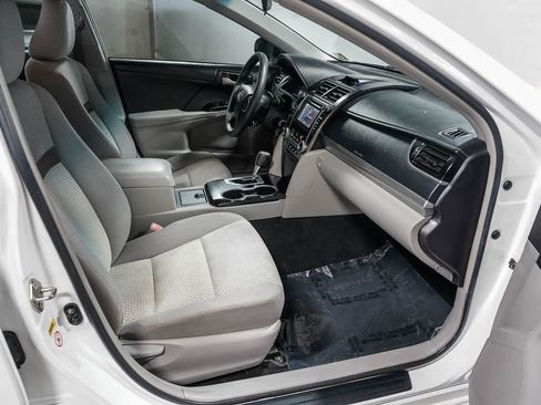 Used 2014 Toyota Camry LE FWD image 16