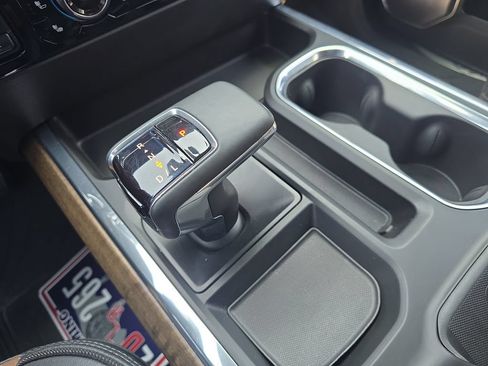 Used 2023 Chevrolet Silverado 1500 High Country w/ High Country Premium Package AWD/4WD image 25