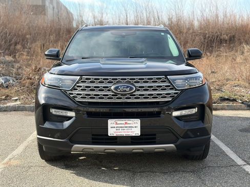 Used 2024 Ford Explorer Limited image 3