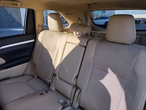 Used 2018 Toyota Highlander Plus image 40