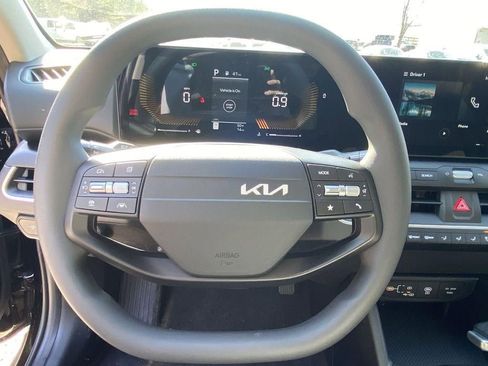 New 2025 Kia K4 LX image 10
