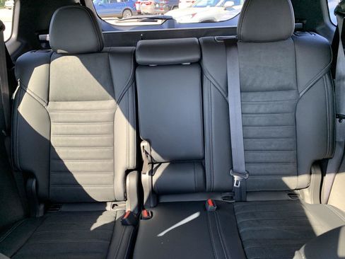 New 2025 Mitsubishi Outlander SE image 17