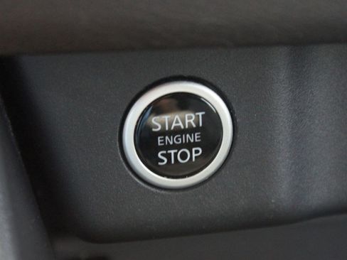 Used 2023 Nissan Rogue SV AWD/4WD image 7