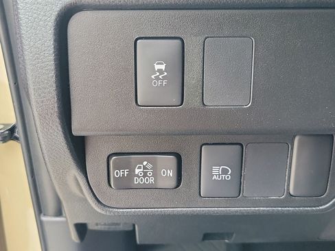 Used 2020 Toyota Tacoma SR5 RWD image 30