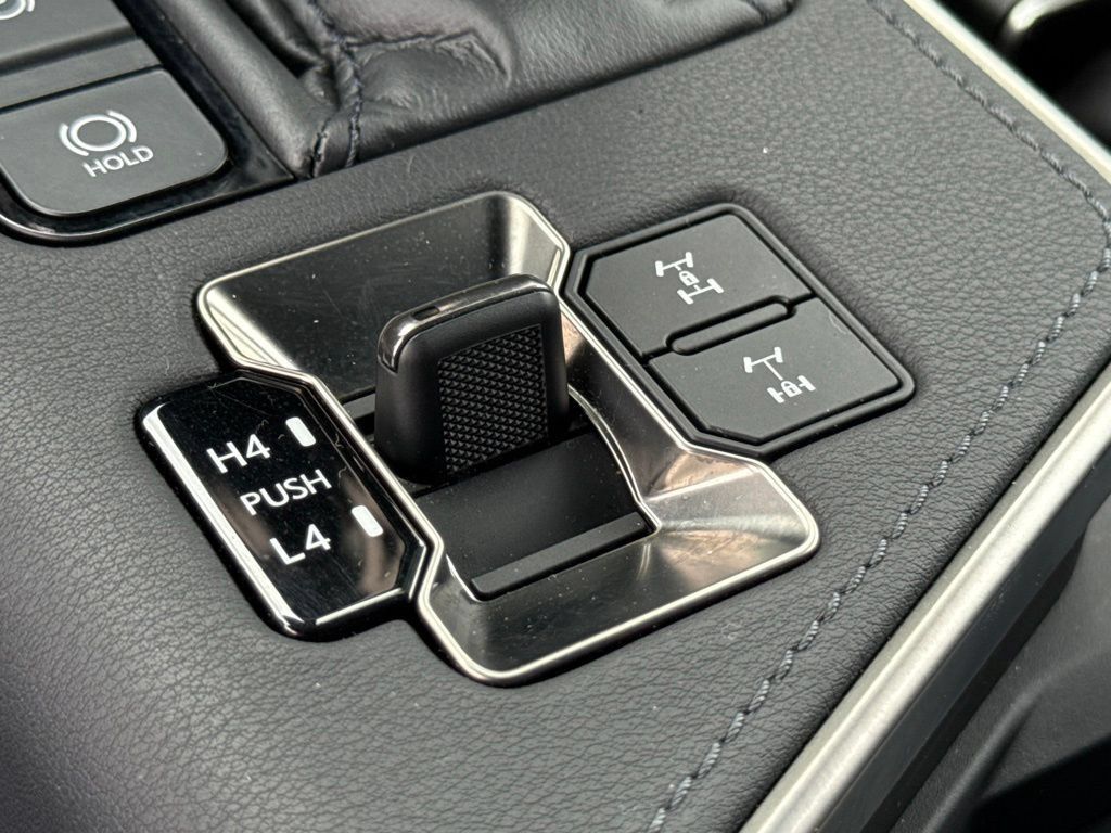 Used 2025 Lexus GX 550 AWD/4WD image 31