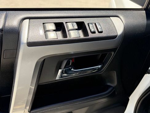 Used 2019 Toyota 4Runner SR5 Premium AWD/4WD image 5