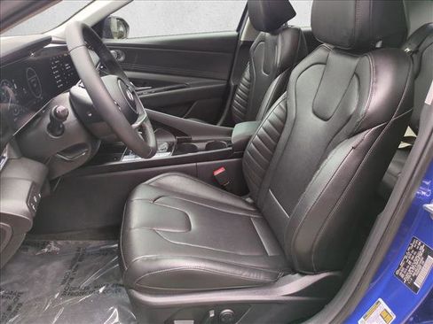 Certified 2025 Hyundai Elantra Limited image 17