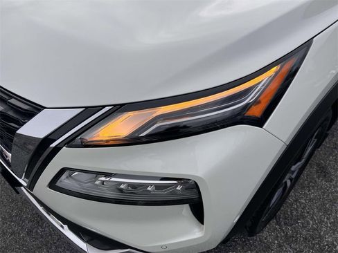 Used 2022 Nissan Rogue Platinum w/ Head-Up Display Package image 8