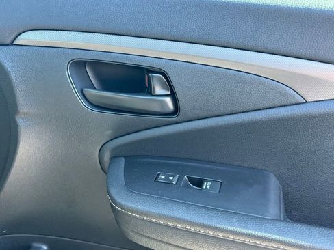 Used 2025 Honda Ridgeline Sport image 16