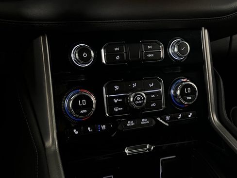 Used 2024 GMC Yukon XL Denali image 15