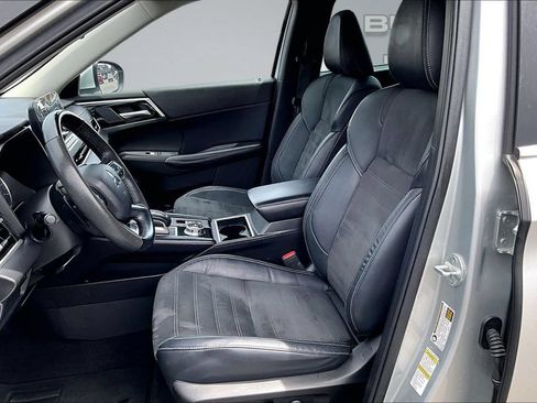 Used 2023 Mitsubishi Outlander SE AWD/4WD image 24