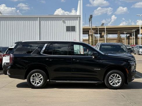 Used 2025 Chevrolet Tahoe LT AWD/4WD image 3