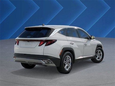 Certified 2025 Hyundai Tucson SE image 5