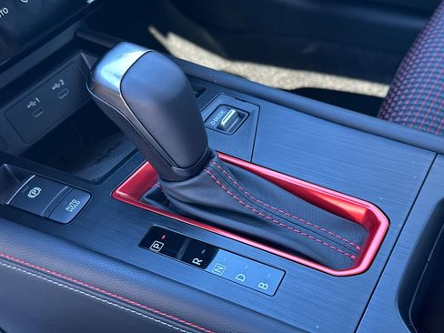 Used 2025 Nissan Kicks SR image 32