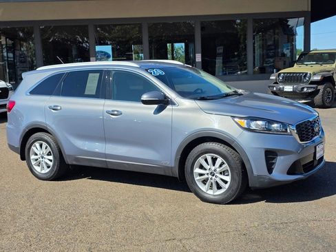 Used 2020 Kia Sorento LX w/ LX I4 Convenience Package image 2