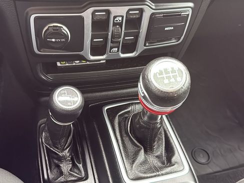 Used 2018 Jeep Wrangler Unlimited Sport S AWD/4WD image 24