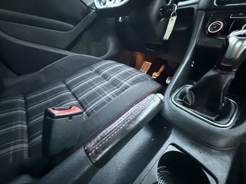 Used 2011 Volkswagen GTI 4-Door image 27