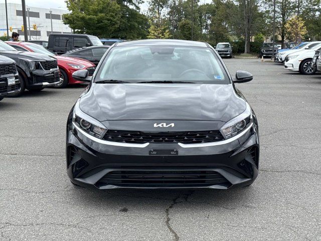 Used 2023 Kia Forte LXS w/ LXS Technology Package FWD image 6