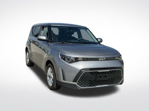 Used 2025 Kia Soul LX w/ LX Technology Package FWD image 15