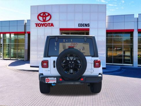Used 2022 Jeep Wrangler Unlimited Sahara w/ Cold Weather Group AWD/4WD image 4