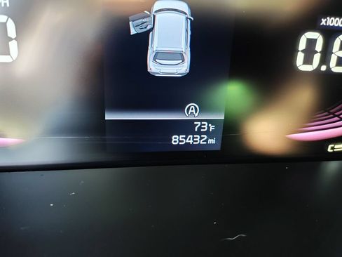Used 2023 Kia Soul LX w/ LX Technology Package FWD image 19