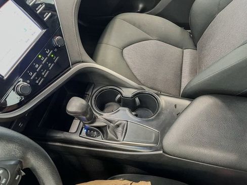 Used 2018 Toyota Camry LE image 26