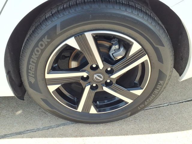 Used 2024 Nissan Sentra SV FWD image 22