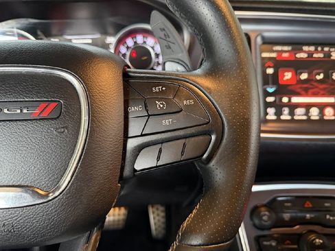 Used 2015 Dodge Challenger R/T image 17