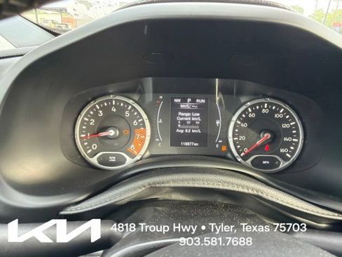 Used 2019 Jeep Renegade Latitude FWD image 16