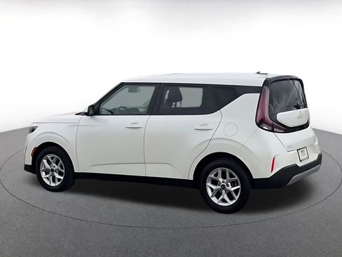 Used 2025 Kia Soul LX w/ LX Technology Package image 10