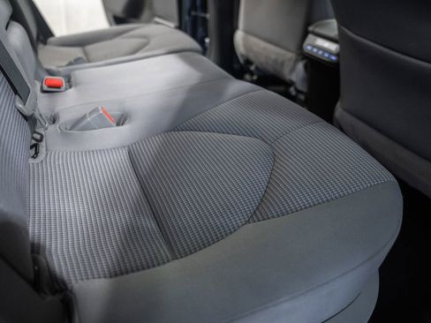 Used 2022 Toyota Highlander LE AWD/4WD image 33