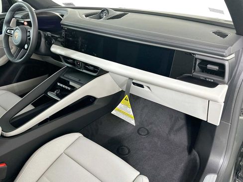 Certified 2025 Porsche Macan Electric image 28