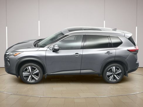 Certified 2025 Nissan Rogue SL w/ SL Premium Package AWD/4WD image 39