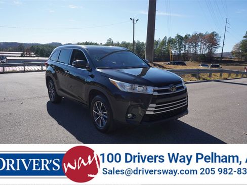 Used 2019 Toyota Highlander SE image 1