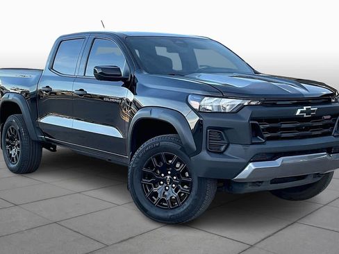 Used 2023 Chevrolet Colorado Trail Boss w/ Technology Package image 3