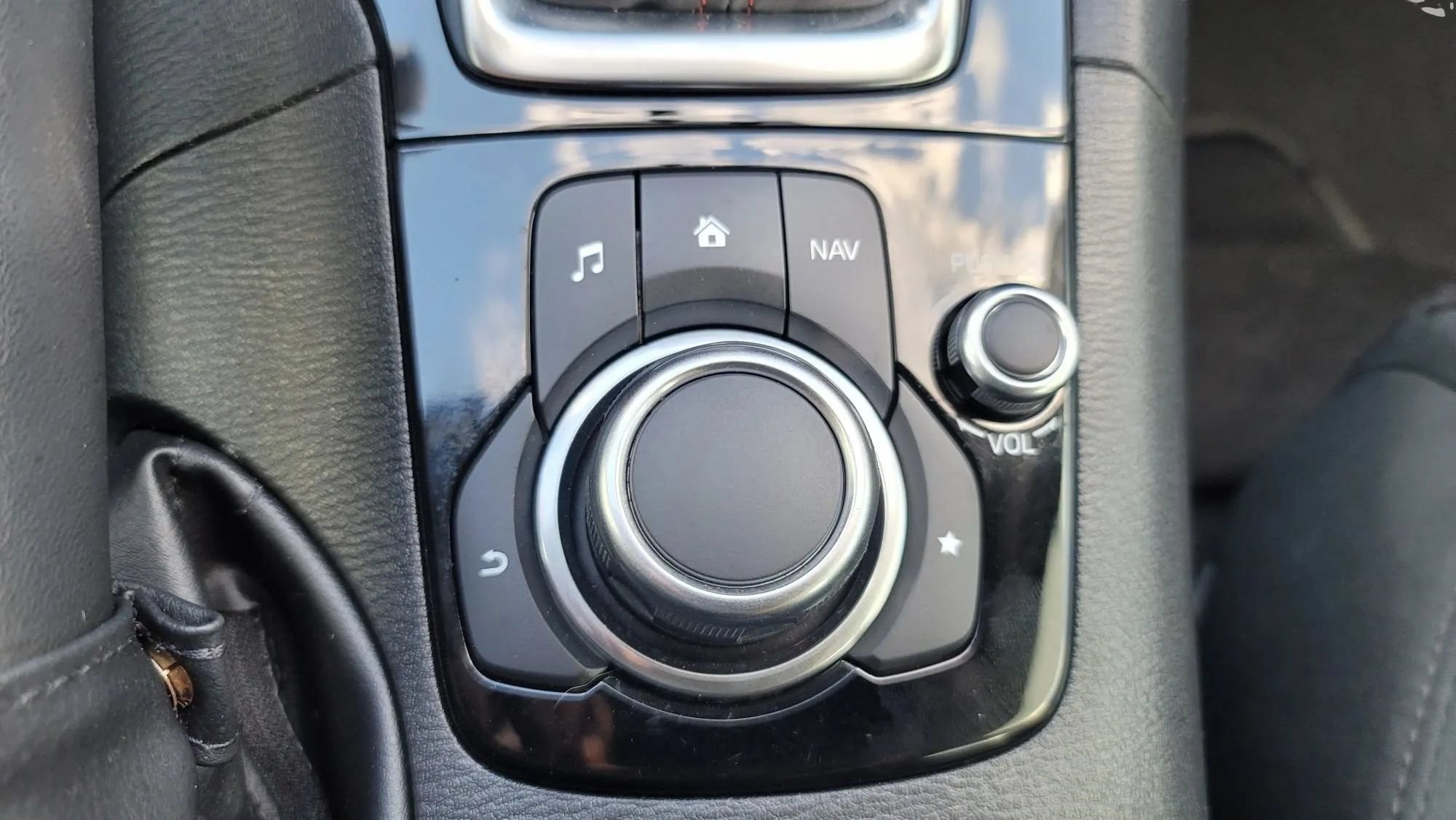Used 2016 MAZDA MAZDA3 i Touring FWD image 20