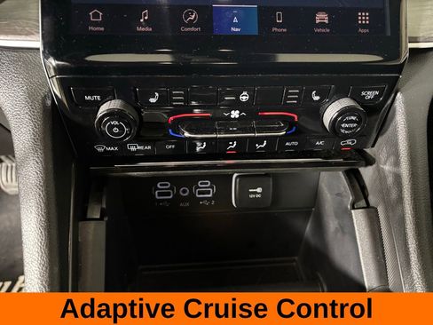 Used 2024 Jeep Grand Cherokee Limited w/ Black Appearance Package AWD/4WD image 17